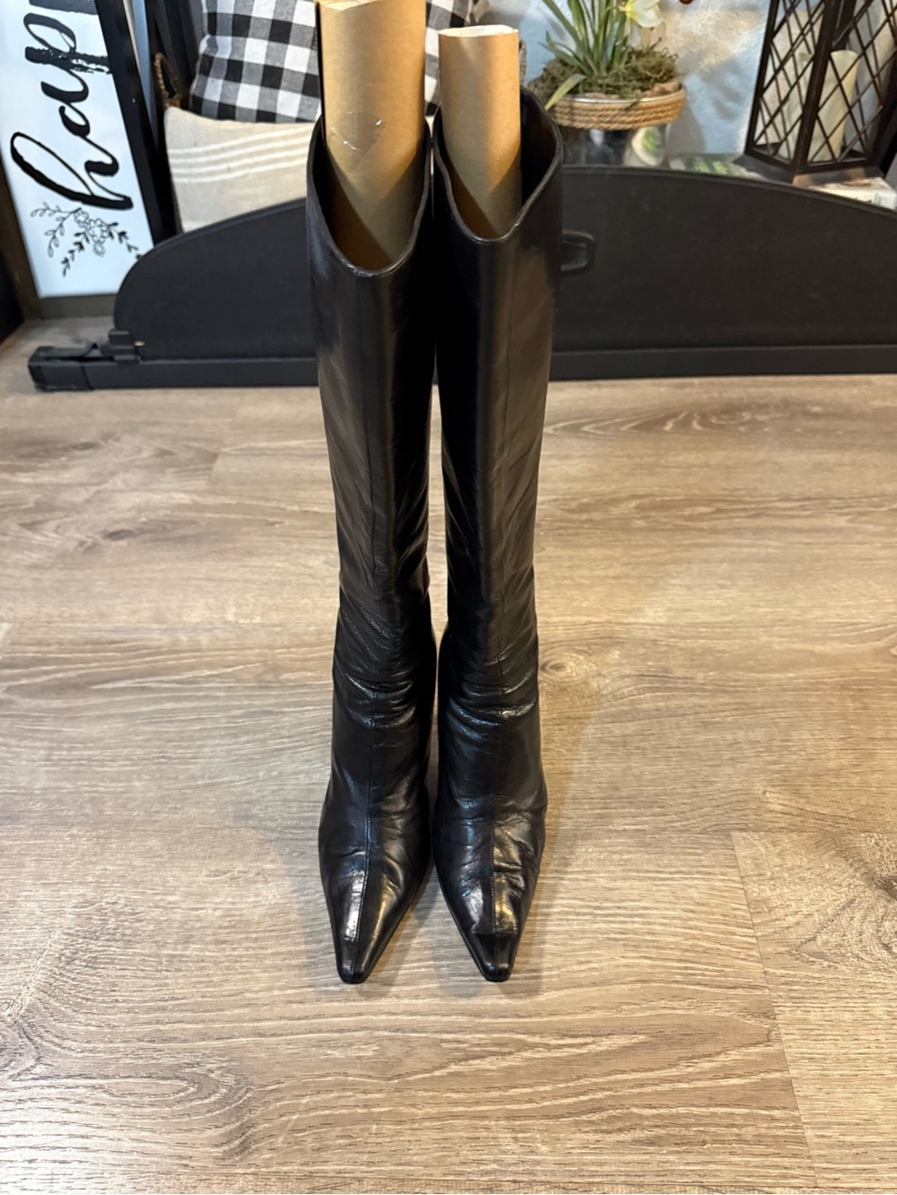 Vintage Jimmy Choo Peony Black Leather Pointed Toe Knee High Heeled Boots - Picture 5 of 16